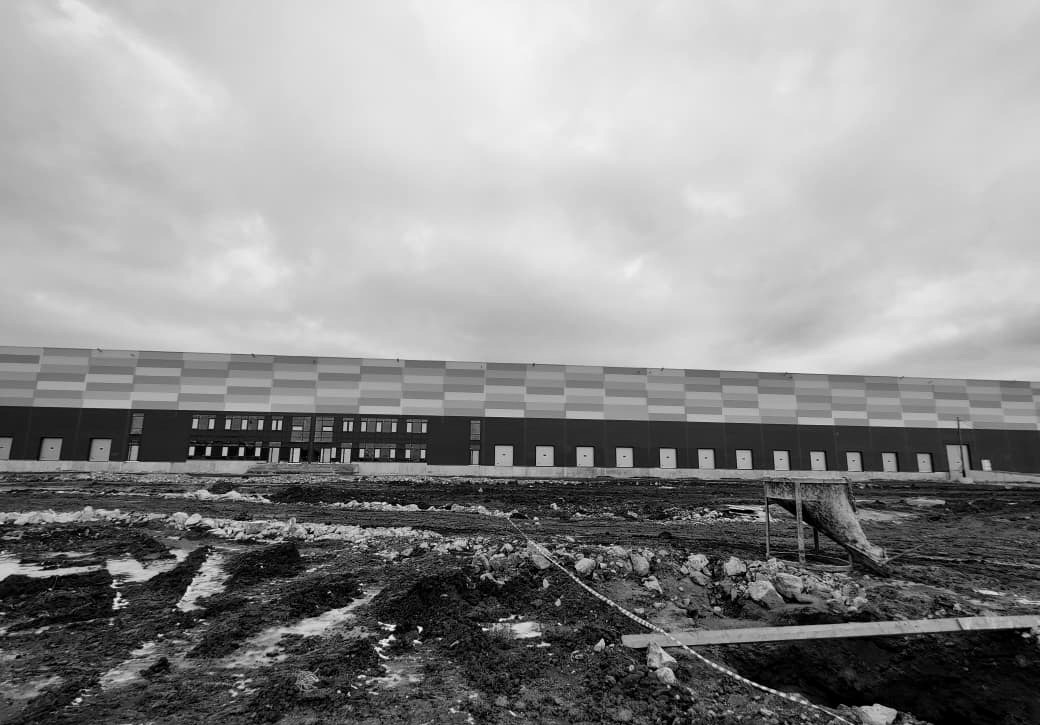 Insulated sandwich panel facade, administration block, and dock bays